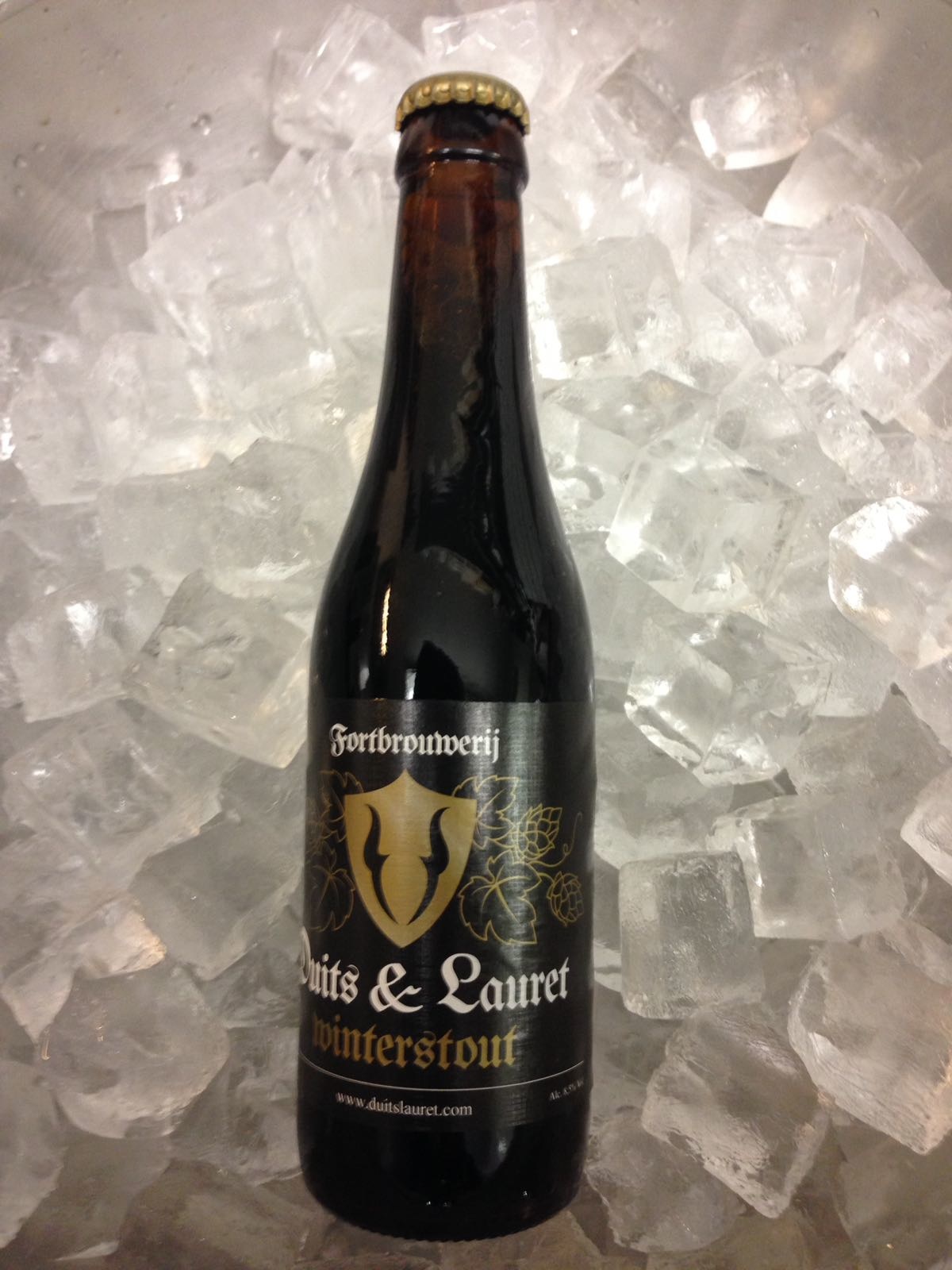 Winterstout Herkomst: Everdingen, Nederland Dit bier is afkomstig van Duits en Lauret. Sterke koffiesmaak en -geur. Maar wat je ook gewend bent van een stoutbier is een rijk smakenpalet van mokka, drop, laurier, salmiak en filmend karamel. Dit bier heeft dit jaar de 1e prijs gewonnen met de Dutch Beer Challenge. Kortom een lekker stevig bier waar je eens goed voor moet gaan zitten. Het bier bevat een alcoholpercentage van 8,5%. Advies serveertemperatuur: 8 graden. 