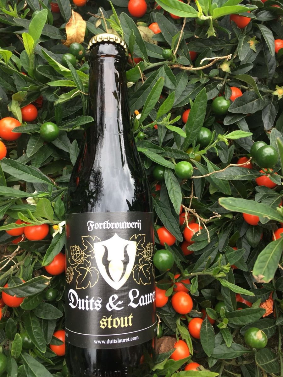 Stout Herkomst: Everdingen, Nederland/Lochristi, België Dit speciaalbier is gemaakt door een samenwerking tussen Duits & Lauret en De Proefbrouwerij. De smaak wordt bepaald door drop en laurier. De kleur is zwart met een beige schuimkraag. Duits&Lauret is opgericht in 2009 en is sinds 2015 gevestigd in Fort Everdingen. Deze stout heeft in het verleden verschillende (internationale) prijzen gewonnen. Het bier bevat een alcoholpercentage van 6,5%. Advies serveertemperatuur: 8 graden 