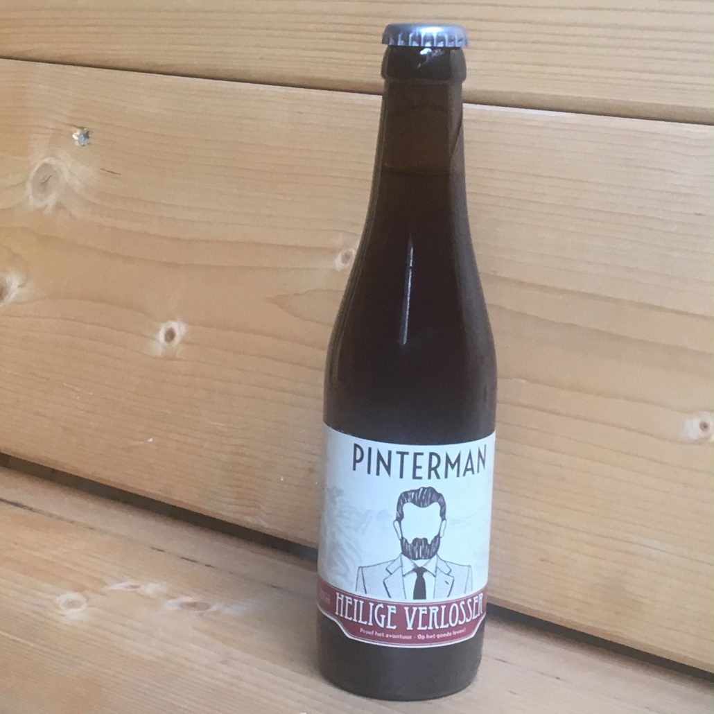 Heilige Verlosser Herkomst: Tilburg, Nederland De Heilige verlosser heeft de kleur van perensap en een zoete geur van perzik. Zodra je een slok van het bier neemt word je verrast door de aangenaam hoppige smaak. Het bier heeft een volle smaak dat wordt afgesloten met een frisse afdronk. Dit bier is afkomstig van Pinterman uit Tilburg. In 2016 bracht hij zijn eerste bier, de Gouden Collega, op de markt. Een jaar later, in 2017, werden daar Pelsjager en de Heilige Verlosser toegevoegd. Het bier bevat een alcoholpercentage van 7%. Advies serveertemperatuur: 6 à 7 graden. 