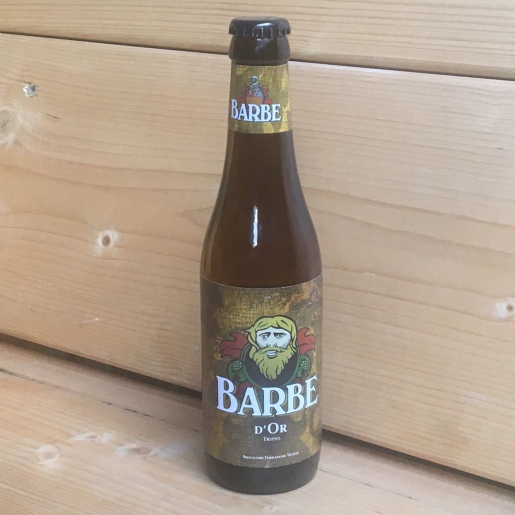 Barbe D’or Herkomst: Vichte, België Een heldere goudkleurige tripel met body en een bittere afdronk. Een gebalanceerde geur zonder uitgesproken tonen. Barbe D’or is afkomstig van brouwerij Verhaeghe uit Vichte. Een brouwerij die in 1885 is opgericht als brouwerij-mouterij. De brouwerij heeft een hele productielijn met de naam Barbe. De betekenis van de naam Barbe D’or is vrij vertaald Gouden Baard. De brouwerij heeft daarnaast nog 4 andere biernamen in het assortiment. Het bier bevat een alcoholpercentage van: 7,5%. Advies serveertemperatuur: 7 à 8 graden.