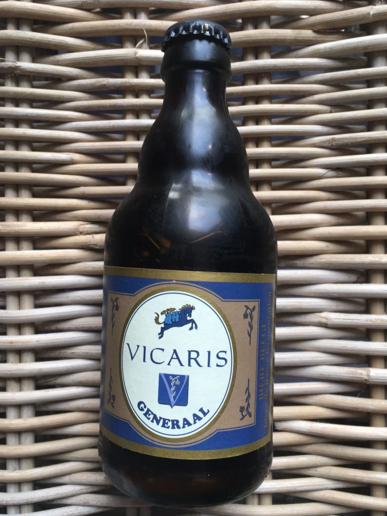 Vicaris Generaal Herkomst: Dendermonde, België Kastanjebruin bier met beige schuimkraag. Een warm mondgevoel zodra je een slok neemt van de Vicaris Generaal. De geur is gebalanceerd zonder extreme kenmerkende aroma’s. Rood fruit zoals kersen en framboos in combinatie met chocolade bepalen de smaak. Vicaris Generaal is afkomstig van brouwerij Deliwins. Naast een brouwerij hebben ze er ook een winkel waar je zelf een pakket kunt samenstellen naar eigen budget. Het bier bevat een alcoholpercentage van 8,5%. Advies serveertemperatuur: 8 tot 10 graden.