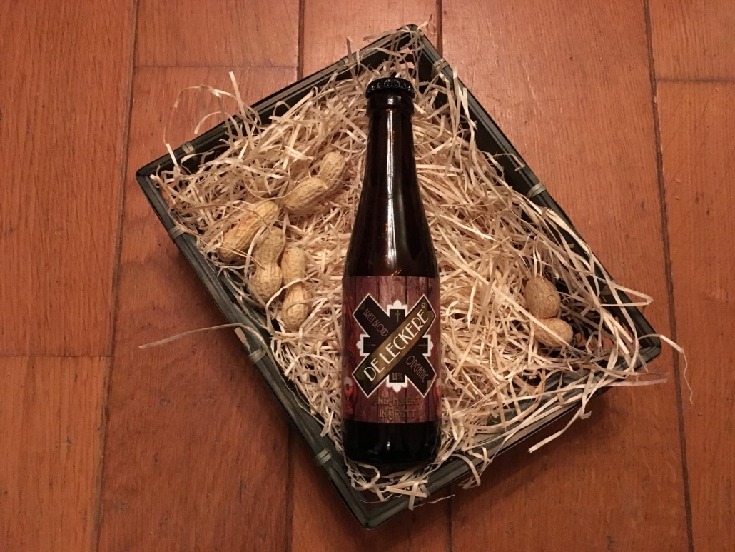 One Knight in Brett  Herkomst: De Meern, Nederland  Een helder speciaalbier met de kleur van honing. Vol van smaak waarin je tonen van sinaasappel, vanille en hout proeft. De geur is ook zeer aangenaam waarin je tinten van honing en sherry herkent. Een stevig blond bier om de koude donkere dagen mee door te komen. One Knight in Brett is afkomstig van brouwerij de Leckere. Dit is een van de laatste limited speciaalbieren die in de huidige brouwerij is gebrouwen. Wegens succes van de brouwerij zijn ze toe aan een grotere brouwerij die in 2019 wordt geopend. Het bier bevat een alcoholpercentage van 11%. Advies serveertemperatuur: 10 tot 12 graden.