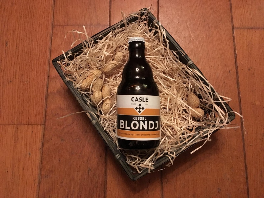 Kessel Blondj    Herkomst: Kessel, Nederland  Mistig blond bier met een stevige schuimkraag. Het bier heeft de kleur van. Een frisse volle smaak met een lichtbittere afdronk. In de neus herken je de geur van ongebakken brood. De Kessel Blondj is afkomstig van Casle Bier. Een brouwerij die tot nu toe twee verschillende bieren heeft en wordt gerund door drie Kesselse bierliefhebbers. Het bier bevat een alcoholpercentage van 4,6%. Advies serveertemperatuur: 5 graden.