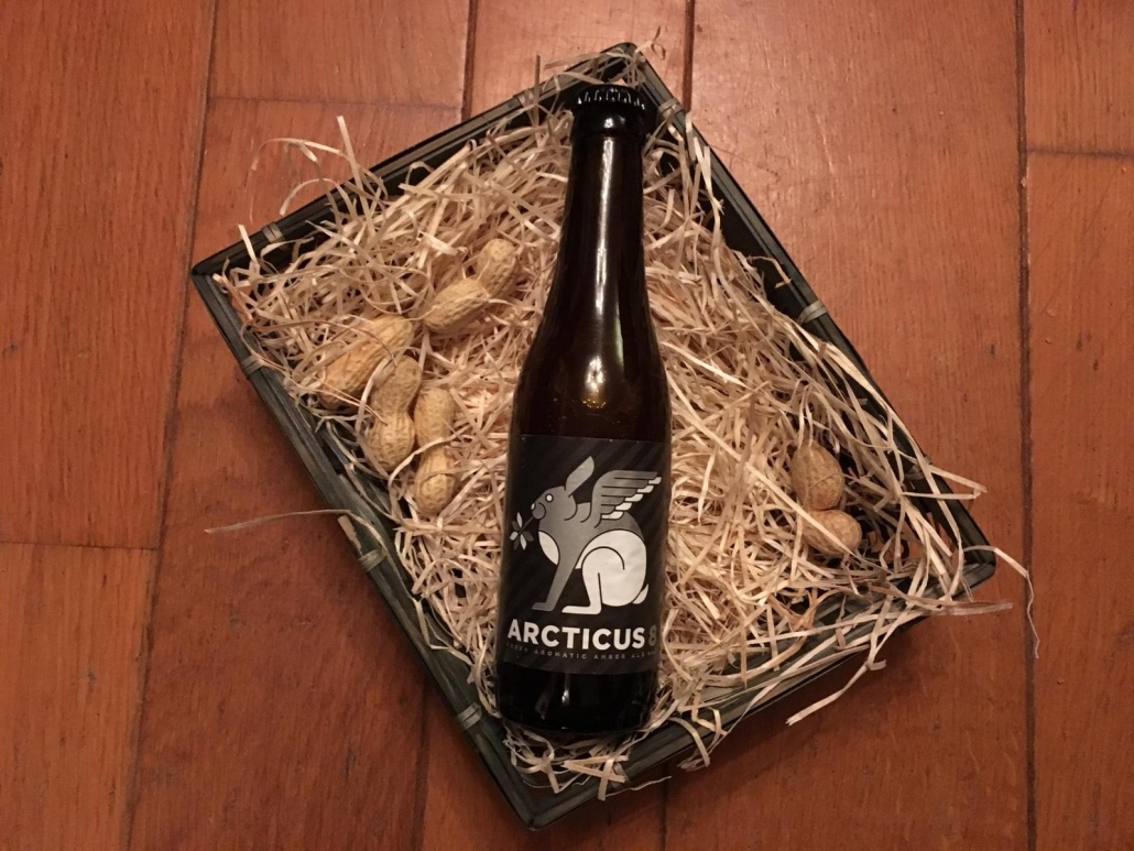 Arcticus  Herkomst: De Meern, Nederland  Amberkleurig winterbier met de geur van roze zuurstok. De smaak is eveneens lichtzoet waarin ook de roze zuurstok in terugkomt. Daarnaast een subtiel kruidige tint van koriander. Arcticus is afkomstig van brouwerij Maximus. Een brouwerij waarvan de historie terug gaat naar het jaar 2007. Drie mannen die een jongensdroom achterna gaan en een brouwerij starten. Samen met Bouwloods gevestigd in één pand. Een locatie waar ambachtelijk werk centraal staat. Het bier bevat een alcoholpercentage van 8%. Advies serveertemperatuur: 8 tot 10 graden.
