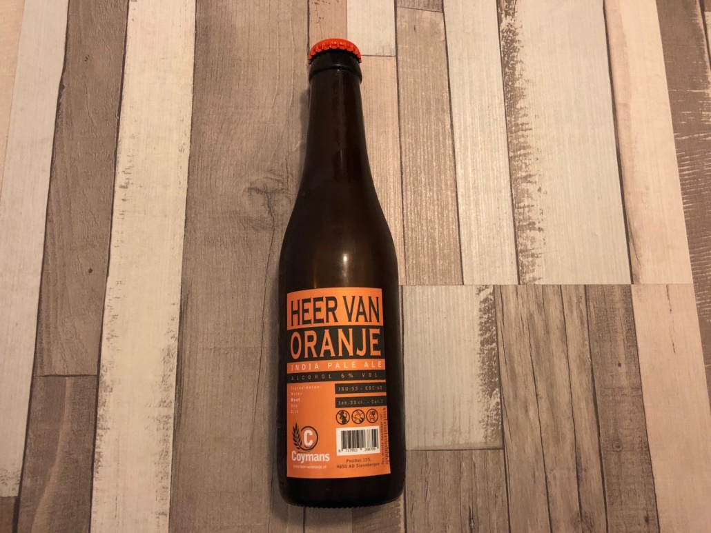 India Pale Ale  Herkomst: Steenbergen, Nederland  Een IPA met de een matte kleur van koper. Zoals je van een India Pale Ale gewend bent ruikt dit bier fruitig, naar grapefruit, en heeft het een bittere smaak en afdronk. In de smaak is zacht waarin ook een klein zuurtje te herkennen is. Een speciaalbier met Belgische mouten en verschillende hopsoorten. Heer van oranje brouwt 5 verschillende speciaalbieren en destilleert daarnaast jenever. Iedere destillaat is op basis van één van de speciaalbieren. Het bier bevat een alcoholpercentage van 6%. Advies serveertemperatuur: 6 à 7 graden. 