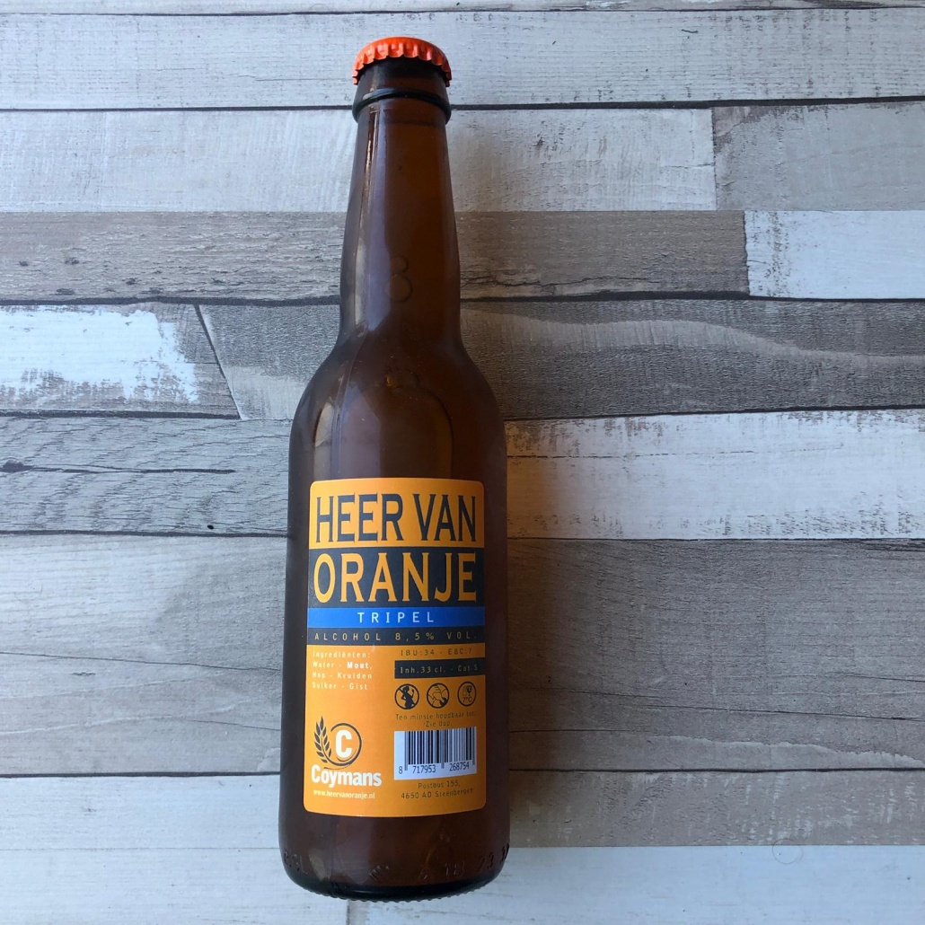 Tripel  Herkomst: Steenbergen, Nederland  Een citroengele tripel, vol en romig van smaak.  Het smakenpalet wordt compleet gemaakt door rijpe banaan en zuivel. Een verraderlijke tripel wat ons betreft omdat het bier lekker wegdrinkt maar toch stevig in de alcohol is. Deze tripel is afkomstig van Heer van Oranje uit Steenbergen. Een brouwerij met een assortiment van een vijftal speciaalbieren waarvan de Weizen prijswinnend is door brons te behalen op de Dutch Beer Challenge. Daarnaast produceert de brouwerij Graanwater. Dat is Jenever dat telkens in beperkte oplage op basis van een van de bieren wordt gedestilleerd.  Alcoholpercentage: 8,5%  Advies serveertemperatuur: 7 à 8 graden