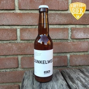  Dunkelweizen  Herkomst: Purmerend, Nederland  Helder koperkleurige donker weizen. Zeer zacht van smaak met een fijne tint van kaneel. Koolzuur is nauwelijks te ontdekken waardoor dit bier makkelijk wegdrinkt. Dunkelweizen is afkomstig van Berging brouwerij uit Purmerend. Deze brouwerij voert een vast assortiment onder de noemer “B-serie” en met een wit etiket, een infused assortiment met een zwart etiket en daarnaast nog seizoensbieren met wit etiket en meerdere letters of een woord. Dunkelweizen valt onder de laatste categorie.   Alcoholpercentage: 5,6%