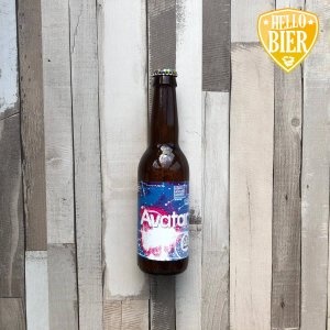 Avatar  Herkomst: Amsterdam, Nederland  Goudkleurige India Pale Lager met stevige schuimkraag. Een hoppig fris bier met een stevige bite. Avatar is afkomstig van brouwerij Oedipus Brewing uit Amsterdam.   Fruitig in de neus en ook in de mond. Dit bier is ge-dryhopt wat inhoudt dat na het brouwproces er nog een extra hopgift is toegevoegd. Dit maakt het bier wat bitterder.  Oedipus is opgericht door 4 mannen die elkaar kennen vanuit de horeca in Amsterdam. Het idee ontstond heel verrassend tijdens het drinken van bier. Doordat zij zelf werkten in een bar waar ze vooral gericht waren op Amerikaanse bieren wilden ze gaan experimenteren met smaken om deze bierstijlen bekender te maken in Nederland.  Alcoholpercentage: 4,8%