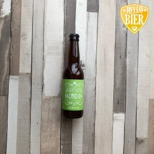 Blond IPA   Herkomst: Goes, Nederland  Donkerblond mistige IPA met fijne schuimkraag. Gebalanceerd bier in geur en smaak met een bitterheid die je van een India Pale Ale kunt verwachten. Een blondbier dat gehopt is waardoor het in deze stijl valt. Echter zijn bij dit bier Amerikaanse hoppen gebruikt waardoor je het ook een APA, American Pale Ale, zou mogen noemen.   Deze Blond IPA is afkomstig van brouwerij Emelisse uit Goes. Een brouwerij die al meer dan 10 jaar meedraait in de wereld van speciaalbier. Naast een vast assortiment aan speciaalbieren heeft Emelisse ook White Label bieren. Dit zijn éénmalig gebrouwen bieren met uiteenlopende smaken.   Alcoholpercentage: 6,8%