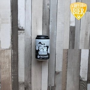 Freehand  Herkomst: Breda, Nederland   Troebel goudgeel blond bier met een schuimkraag die redelijk snel wegtrekt. Heerlijke dorstlesser voor in de zomer met frisse tonen en citroenzurige smaak. Vernieuwd recept sinds dit bier in september 2019 gelanceerd is.  Freehand is afkomstig van brouwerij Frontaal uit Breda. Opgericht in 2015 nadat de eigenaar op zoek was gegaan naar de verschillende smaken en aroma’s in bestaande bieren. Vervolgens heeft hij het brouwen zichzelf aangeleerd en uiteindelijk de stap gezet naar een brouwerij met brouwcafé.   Bier in blik is in Nederland in opkomst. Diverse voordelen van bier in blik hebben we beschreven in deze blog.   Alcoholpercentage: 6%