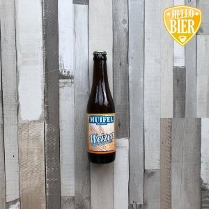 Muifel Weizen  Herkomst: Oss, Nederland  Mistig okergele weizen met stevige schuimkraag. Zacht en romig van smaak met tonen van banaan. In de neus licht zurig wat afkomstig is van de tarwe die gebruikt wordt.  Weizen en Witbier wordt vaak door elkaar gehaald. Echter zijn er wel degelijk verschillen tussen de twee bierstijlen. Onder andere land van herkomst (Duitsland en België) en het Reinheitsgebot zijn bepalend. Hoe dat precies zit lees je in deze blog.   Alcoholpercentage: 5%