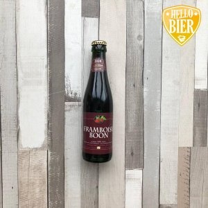 Framboise   Herkomst: Lembeek, België   Framboosrood met lichtroze schuimkraag. Lichtzurige smaak met tonen van framboos. Lijkt op cassis met een alcoholpercentage van 5%. Framboise is afkomstig van brouwerij Boon uit Lembeek. Een brouwerij die bekend staat om spontaan vergistende bieren. Tijdens het brouwen van Framboise wordt er per liter dat er gebrouwen wordt 300 gram verse frambozen toegevoegd.  Framboise ontstaat door spontane vergisting. Dit houdt in dat het bier na het brouwproces in een koelschip komt te liggen. Dat is een grote open bak waar het gist uit de lucht bij het bier kan. Zo start de spontane vergisting. Na één nacht wordt het bier in grote houten vaten gepompt. In deze vaten gaat het vergistingsproces verder.   Alcoholpercentage: 5%