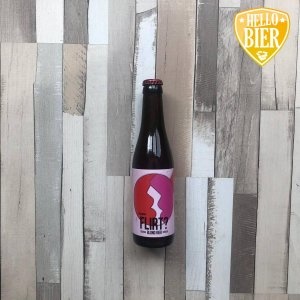 Flirt  Herkomst: Amsterdam, Nederland  Citrusgeel blondbier met fijne schuimkraag. De geur van passievrucht en een zacht romige smaak. Subtiel bittere afdronk.  In opdracht van Fleur & Fleur gebrouwen bij brouwerij de 7 Deugden. Op de achterkant van de fles staat een stappenplan om te flirten. Hoe leger de fles hoe groter de stappen in het flirten zijn. Dat moet wel goed komen.   Bij brouwerij de 7 Deugden kun je dus bieren in opdracht laten brouwen. Jij bedenkt de naam, bierstijl en eventueel het recept. De brouwers van de 7 Deugden gaan dan voor je aan de slag en helpen je ook met het ontwikkelen van het recept als het nodig is.   Alcoholpercentage: 7,3 %