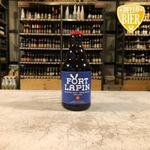 Snowlapin 9   Herkomst: Brugge, België   Kastanjebruin winterbier met beige schuimkraag. Een kruidig winterbier afkomstig van een brouwerij Fort Lapin in Brugge. Deze brouwerij heeft ook een Bed en Breakfast waar je heerlijk van de bieren kunt genieten. Een assortiment van 10 speciaalbieren waarvan 3 seizoensbieren. De Snowlapin 9 is daar één van.   De brouwerij bestaat sinds 2011. Nadat de brouwer eerst een aantal jaren het brouwen onder de knie wilde krijgen en diverse recepten heeft geprobeerd durfde hij in 2011 de stap te zetten om het bier op de markt te brengen. Snowlapin 9 is een winterbier zoals meerdere Belgische winterbieren op de markt komen. Donker, kruidig en alcoholverwarmend. Het getal 9 verwijst naar het alcoholpercentage.