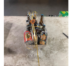 Hellobier Iets te vieren? Geschenkverpakking 8 Bieren + Mand + Pinda's Hellobier Iets te vieren? Geschenkverpakking 8 Bieren + Mand + Pinda's