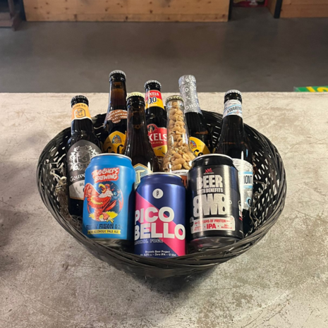 Hellobier Alcoholvrij/arm Geschenkverpakking 9 Bieren + Mand + Pinda's