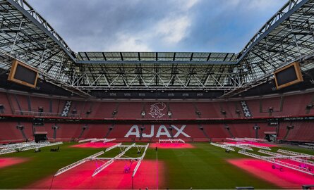 Dit betaal je nu echt voor een biertje in de eredivisie (seizoen 25/26)