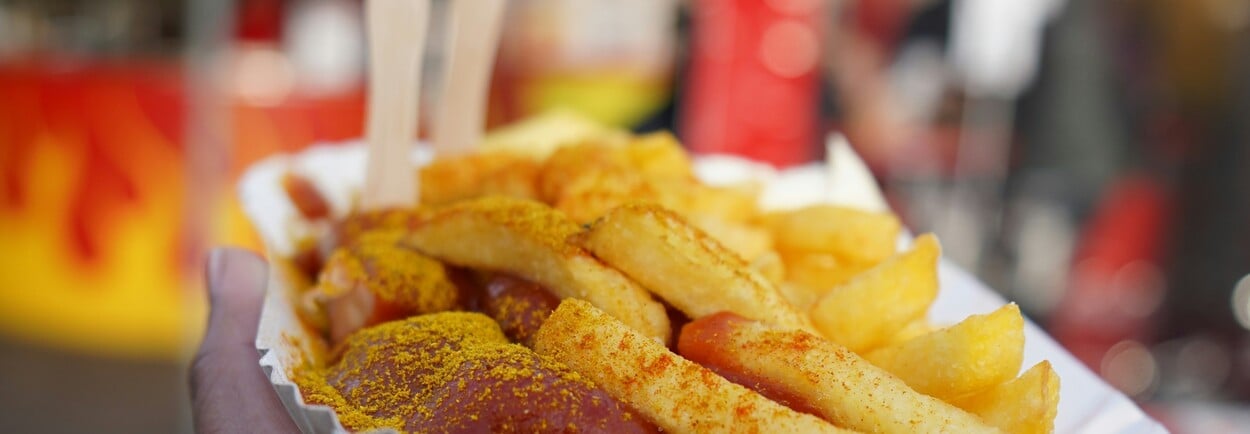 Dit curryworst-recept maakt elke bierliefhebber gelukkig