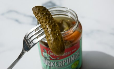Zijn augurken gezond (in combinatie met bier?) & waarom bierdrinkers ineens massaal augurken eten (ja, echt)