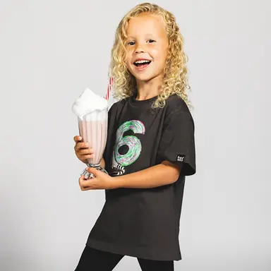 Verjaardag t-shirt "6" in kadoverpakking (dark grey)