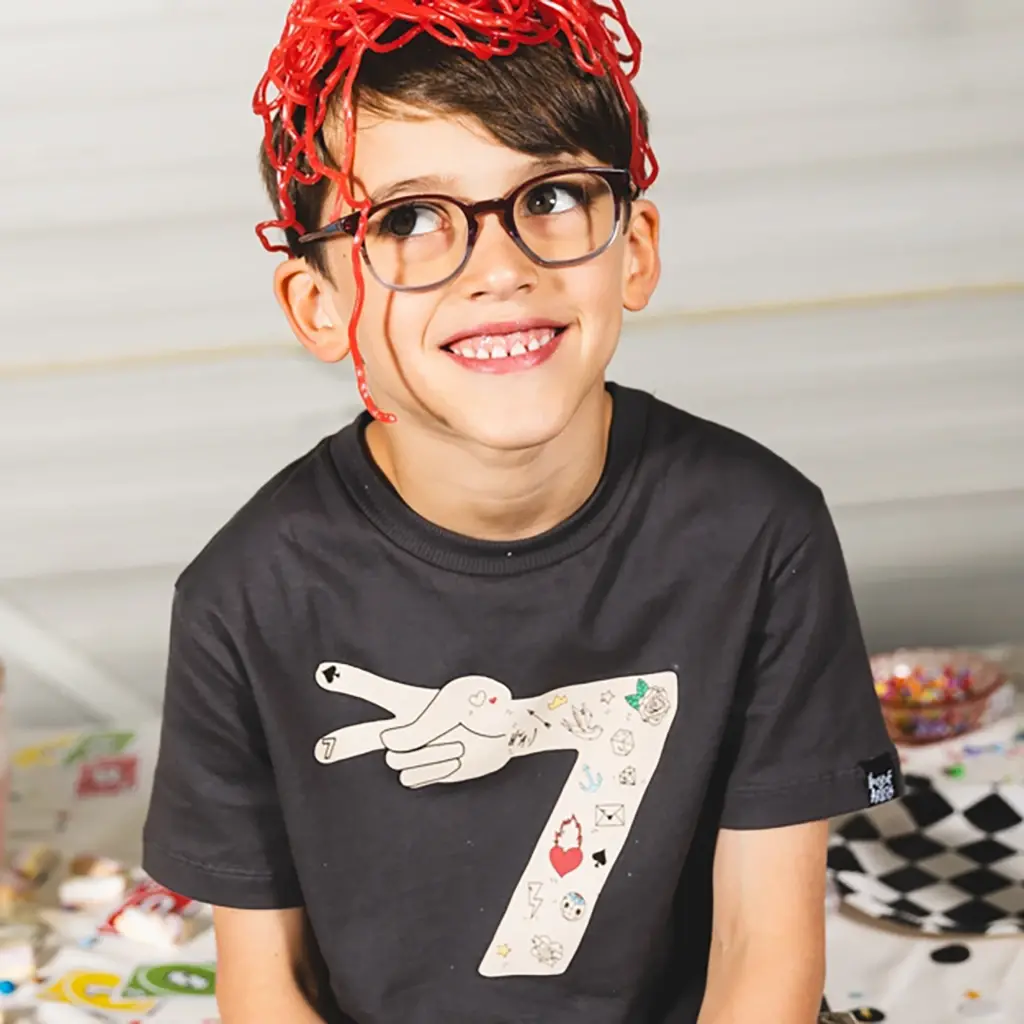 Verjaardag t-shirt "7" in kadoverpakking (dark grey)