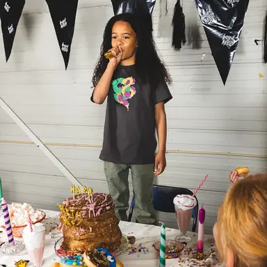 Verjaardag t-shirt "9" in kadoverpakking (dark grey)