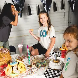 Verjaardag t-shirt "10" in kadoverpakking (kit)