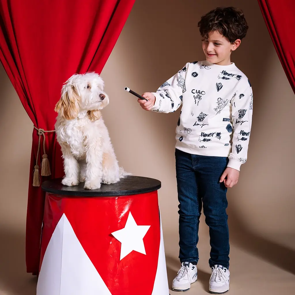 Trui Hagar (aop white sketch)