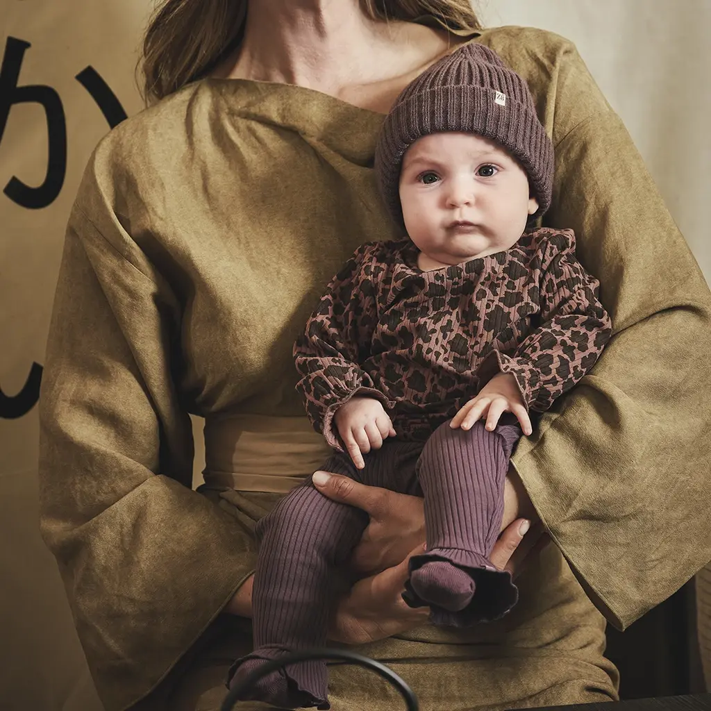 Gebreid mutsje Mayar (frosted plum)