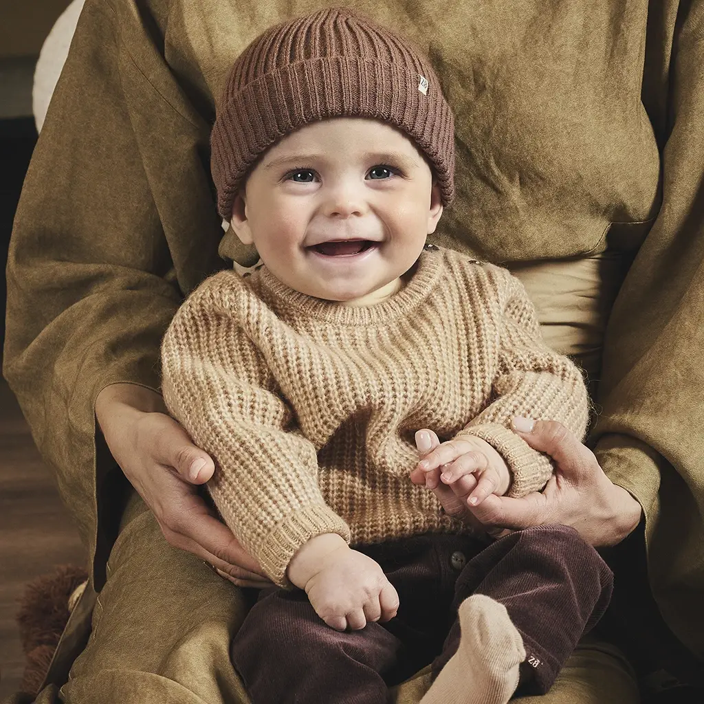 Gebreid mutsje Mayar (amber brown)