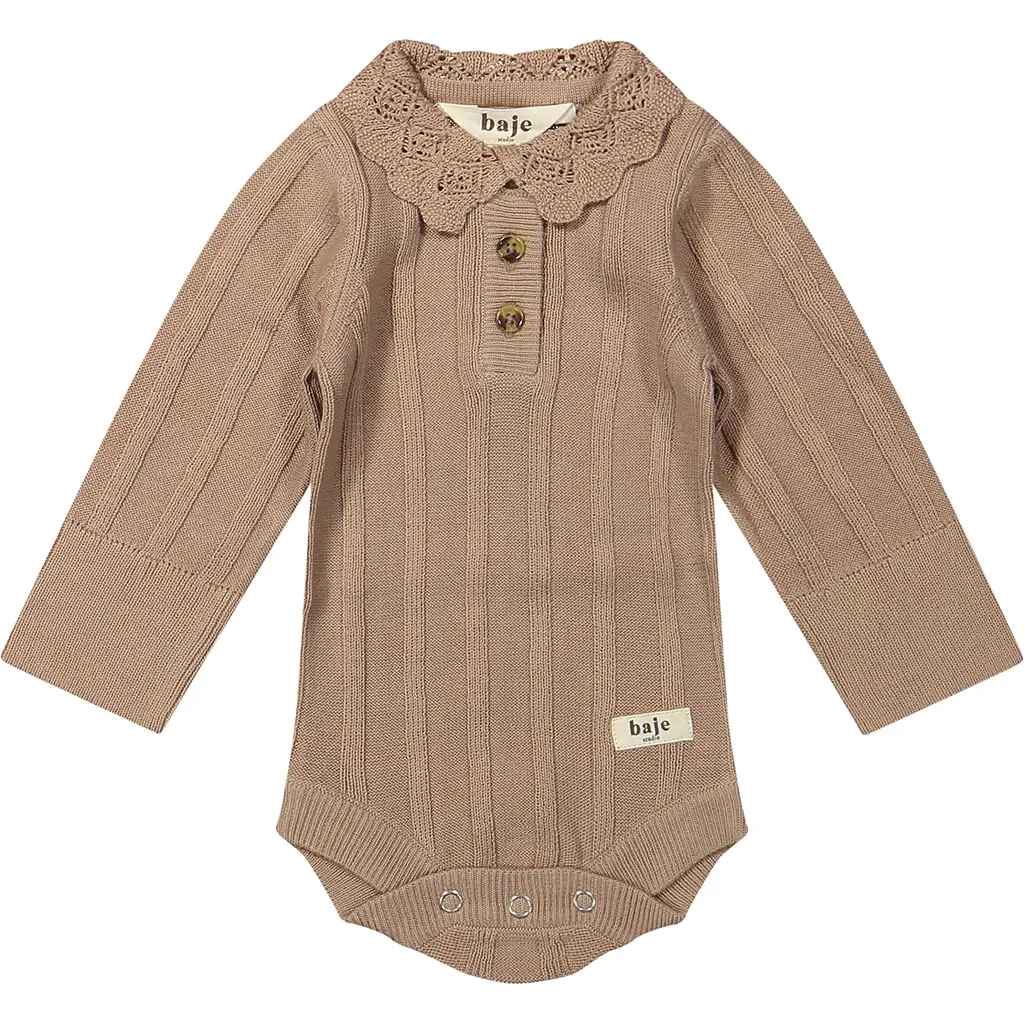 Gebreid rompertje Avusy (peach almond)