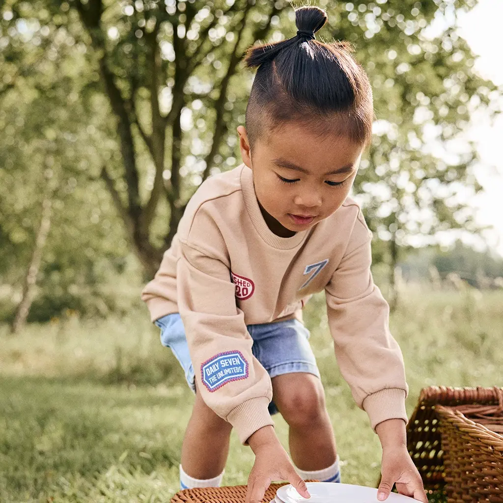 Trui Badges oversized (latte sand)