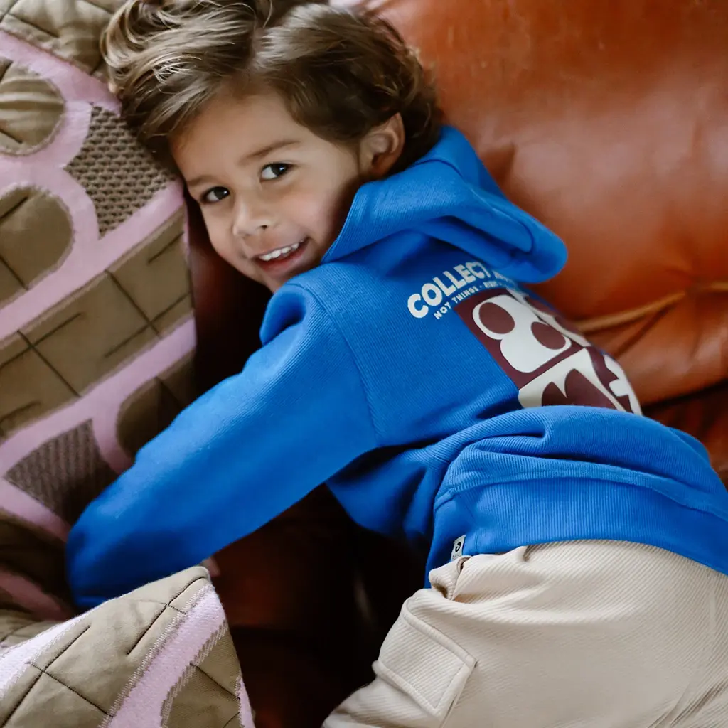 Trui hoodie backprint (dusty kobalt)