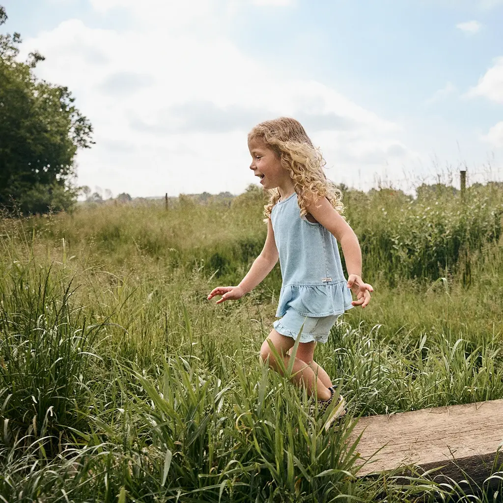 Kort spijkerbroekje (light denim blue)