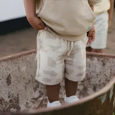 Korte broek Bouwe (aop sand graphic)