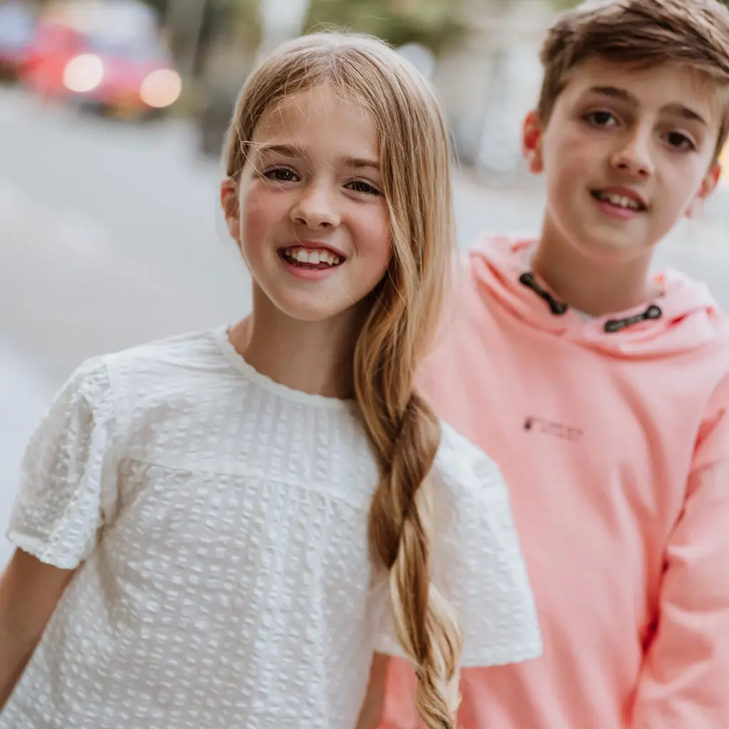 Trui hoodie backprint (neon coral)