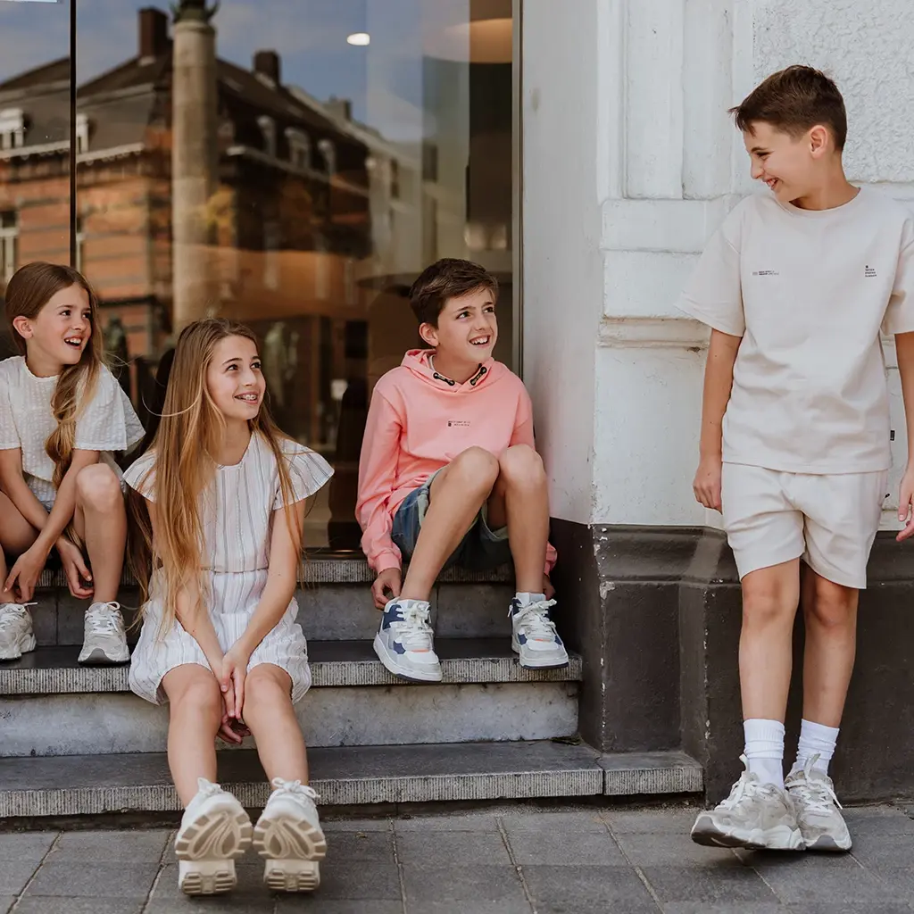 Trui hoodie backprint (neon coral)