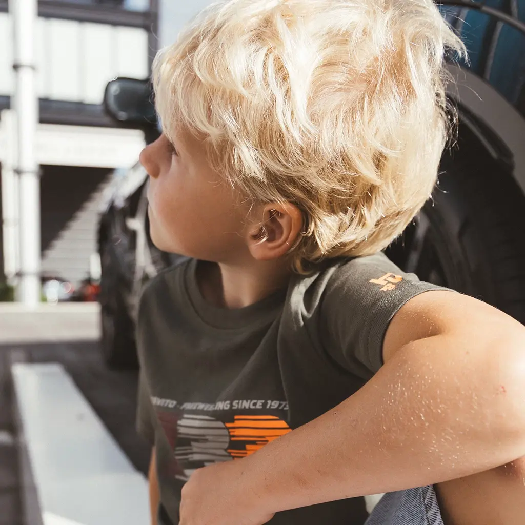 T-shirt Trace loose fit (olive)