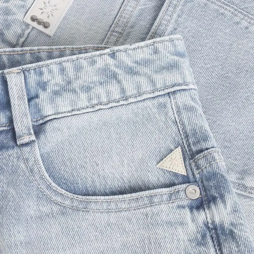 Korte spijkerbroek (used light denim)