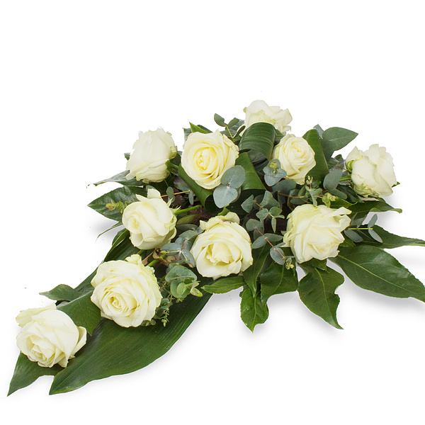 Witte rouwbloemen in een rouwbloemstuk
