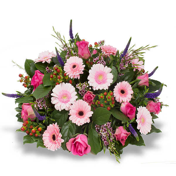 Roze rouwbloemen in een rouwbloemstuk