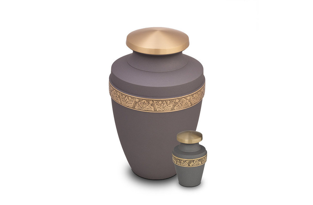 Metaal urn mat goud blad