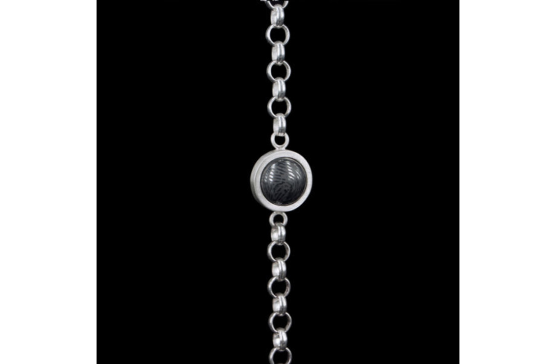 Zilveren armband met vingerafdruk in steen