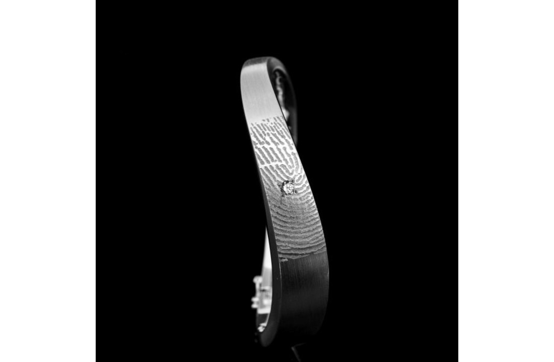 Armband vingerafdruk en scharnier met steen
