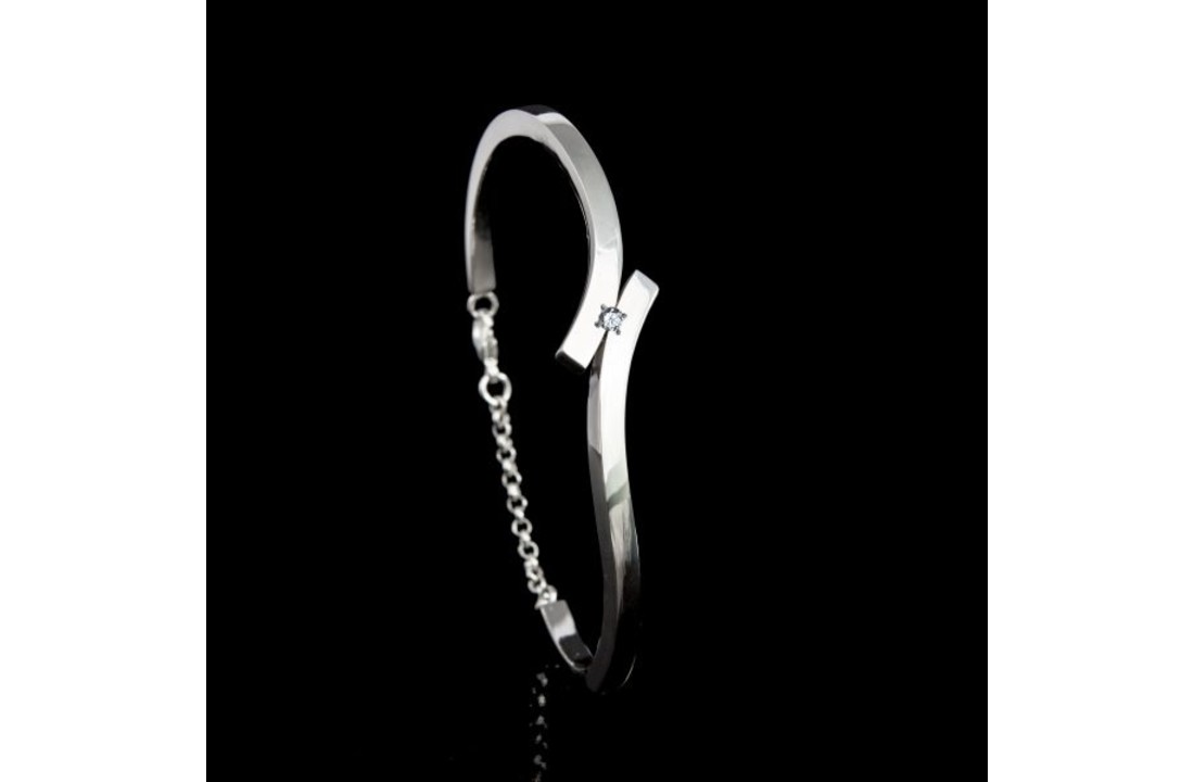 Armband met schroefdop of gesloten kamer en steen