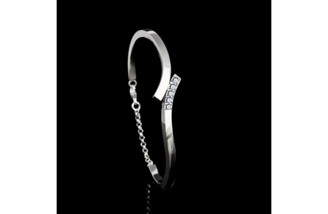 Armband met schroefdop en 5 zirkonia stenen