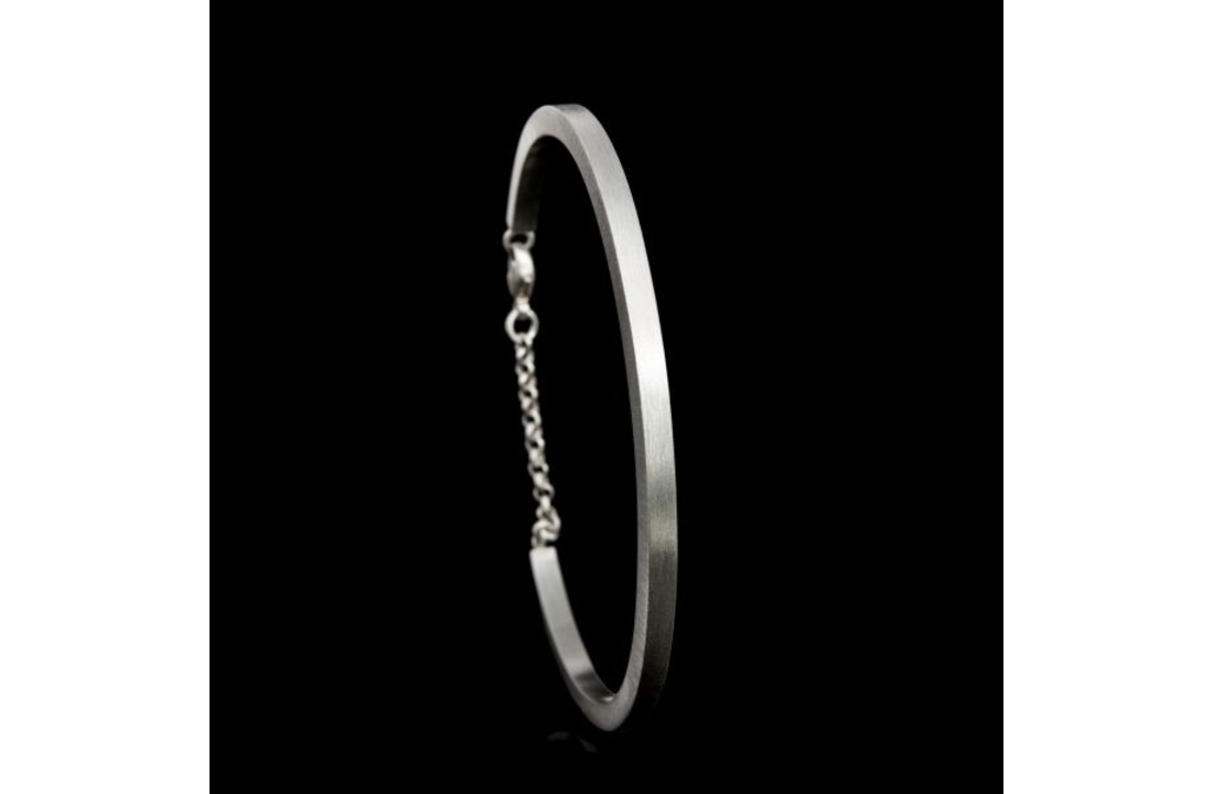 Zilveren armband met gesloten of open askamer