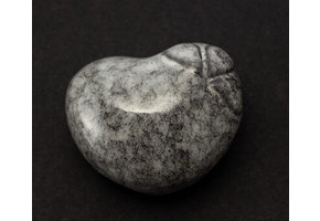 Knuffelsteen grijs in hart vorm