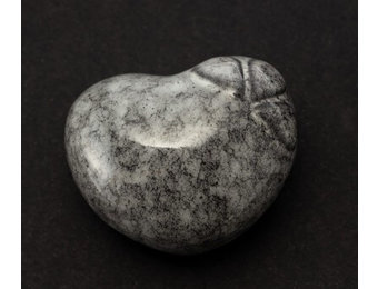 Knuffelsteen grijs in hart vorm
