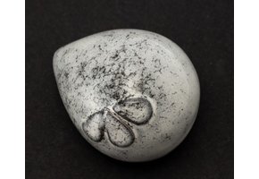 Knuffelsteen grijs in traan vorm